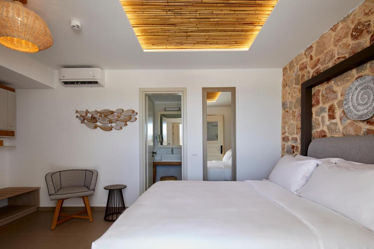 Sea Breeze Santorini Beach Resort, Curio By Hilton Agios Georgios  Екстериор снимка