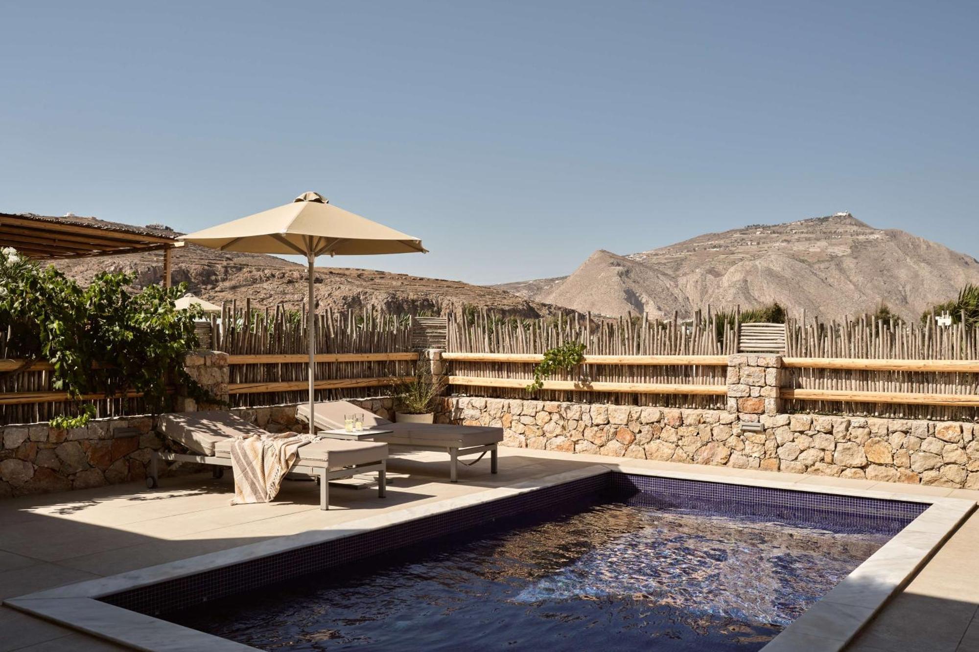 Sea Breeze Santorini Beach Resort, Curio By Hilton Agios Georgios  Екстериор снимка