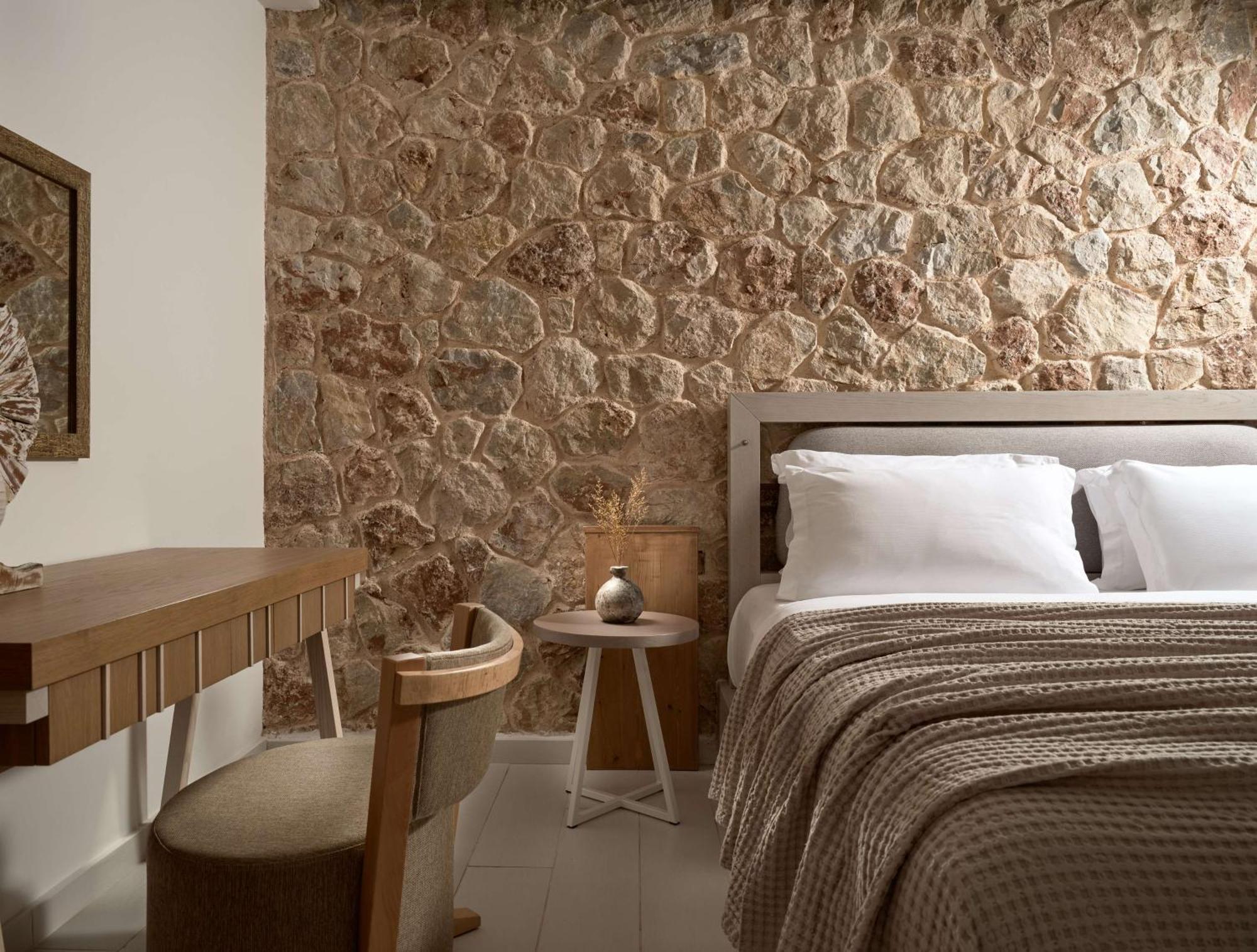 Sea Breeze Santorini Beach Resort, Curio By Hilton Agios Georgios  Екстериор снимка