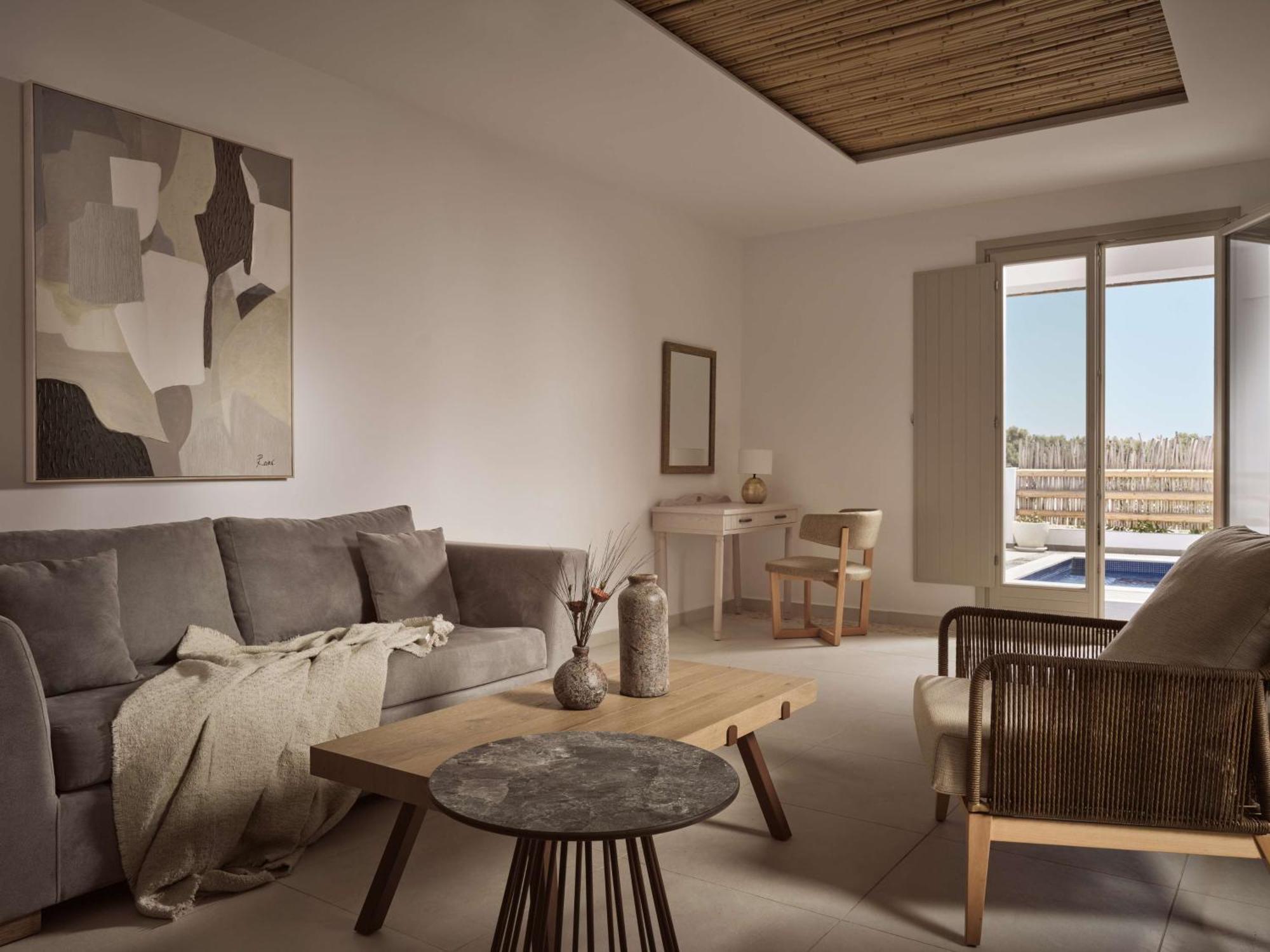 Sea Breeze Santorini Beach Resort, Curio By Hilton Agios Georgios  Екстериор снимка