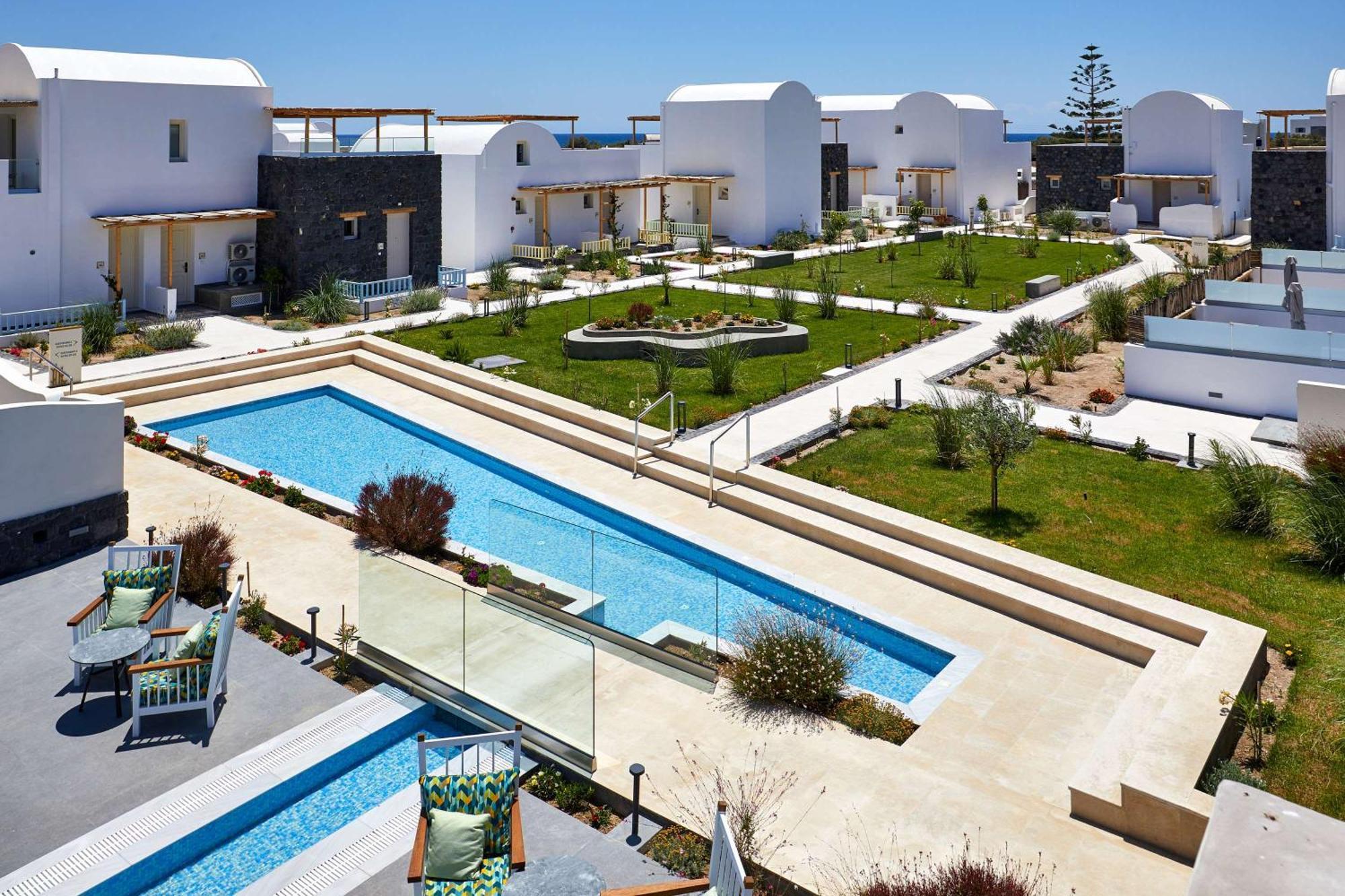 Sea Breeze Santorini Beach Resort, Curio By Hilton Agios Georgios  Екстериор снимка