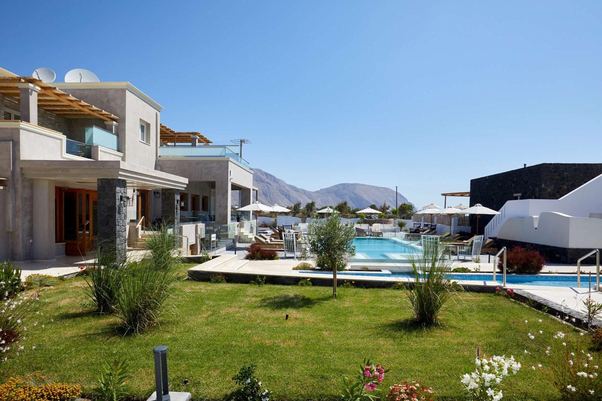 Sea Breeze Santorini Beach Resort, Curio By Hilton Agios Georgios  Екстериор снимка