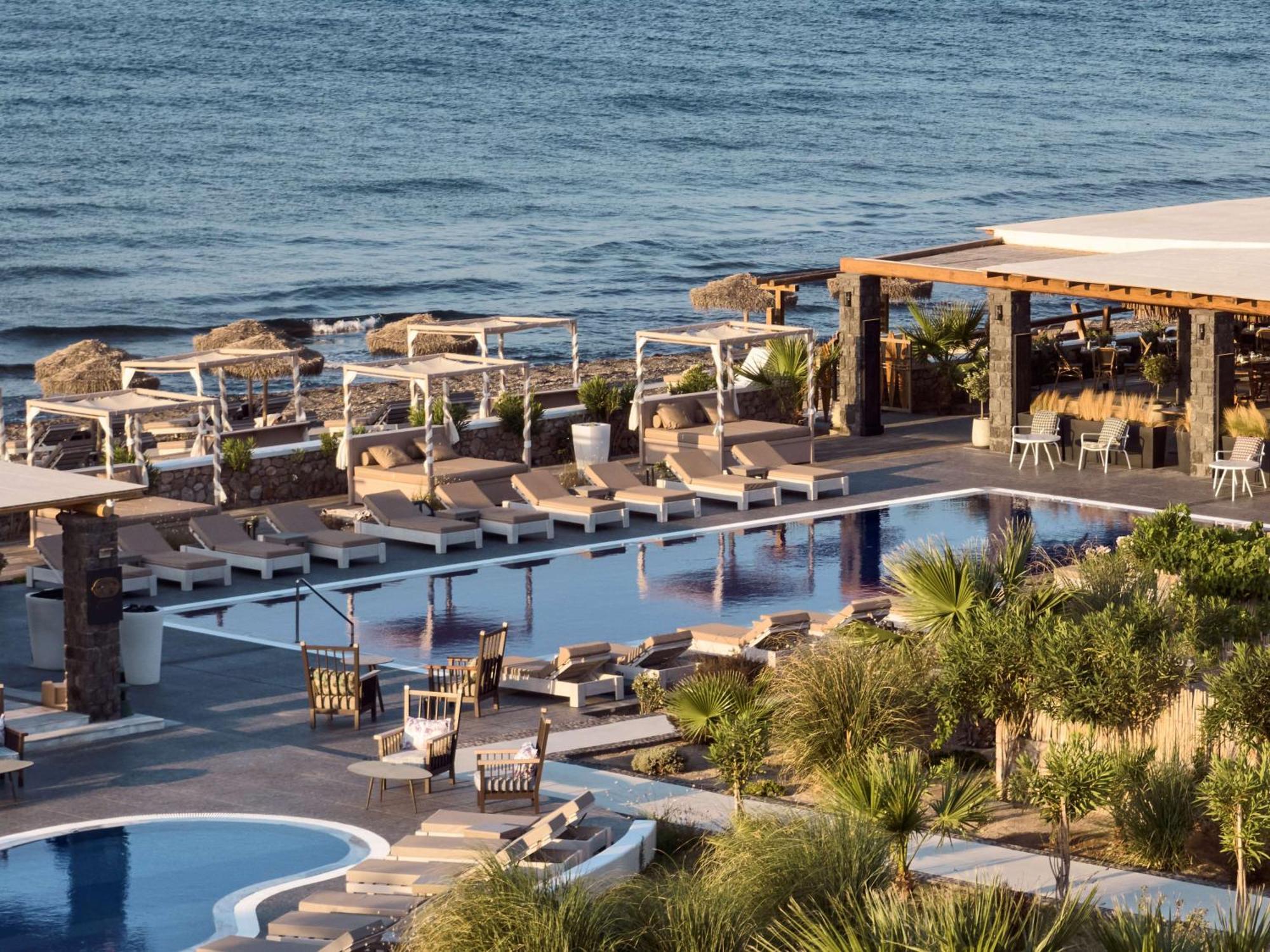 Sea Breeze Santorini Beach Resort, Curio By Hilton Agios Georgios  Екстериор снимка