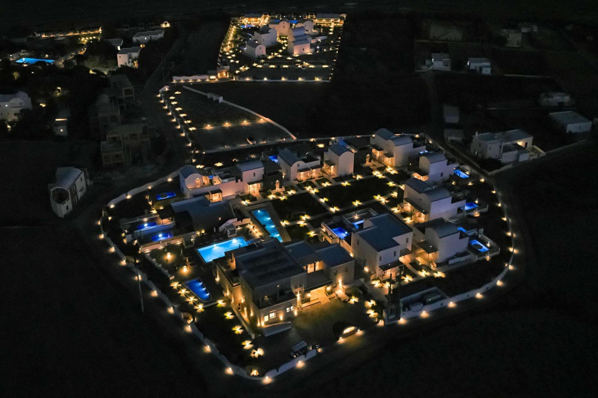 Sea Breeze Santorini Beach Resort, Curio By Hilton Agios Georgios  Екстериор снимка